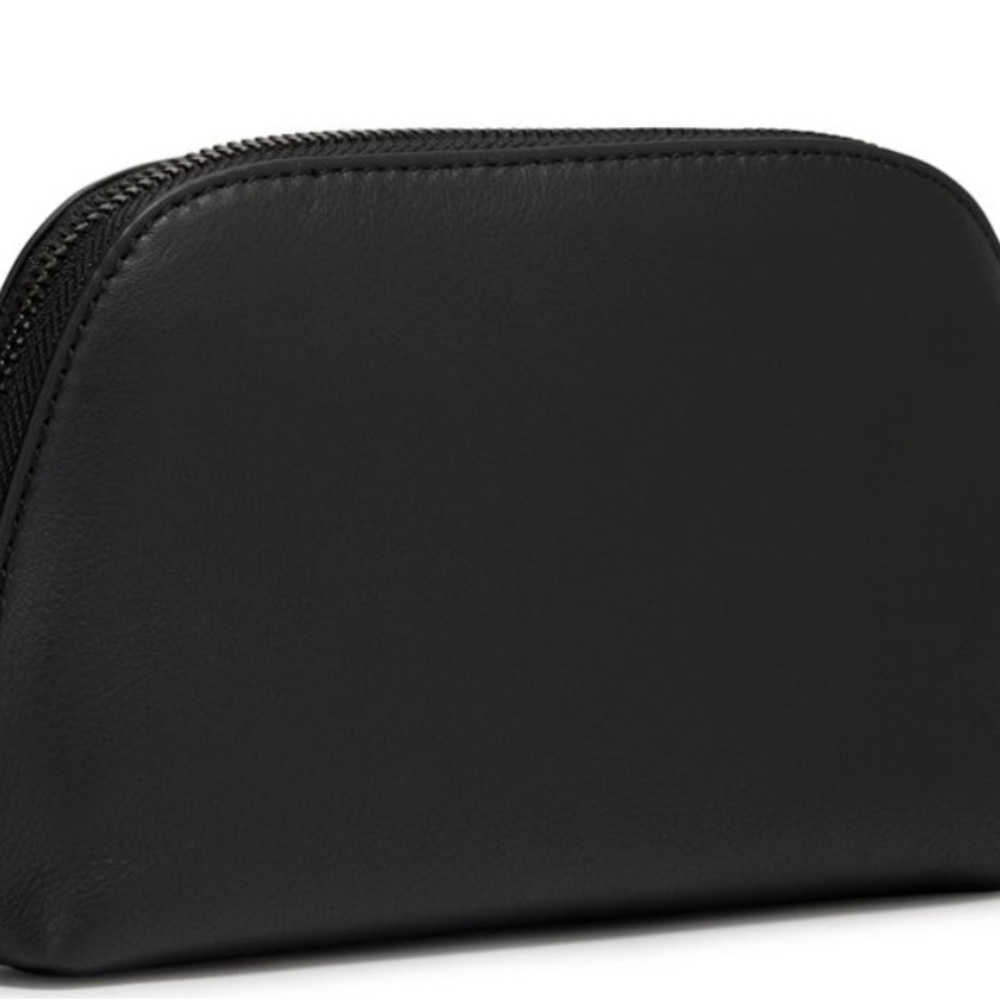 Tumi - Picture 3 of 5